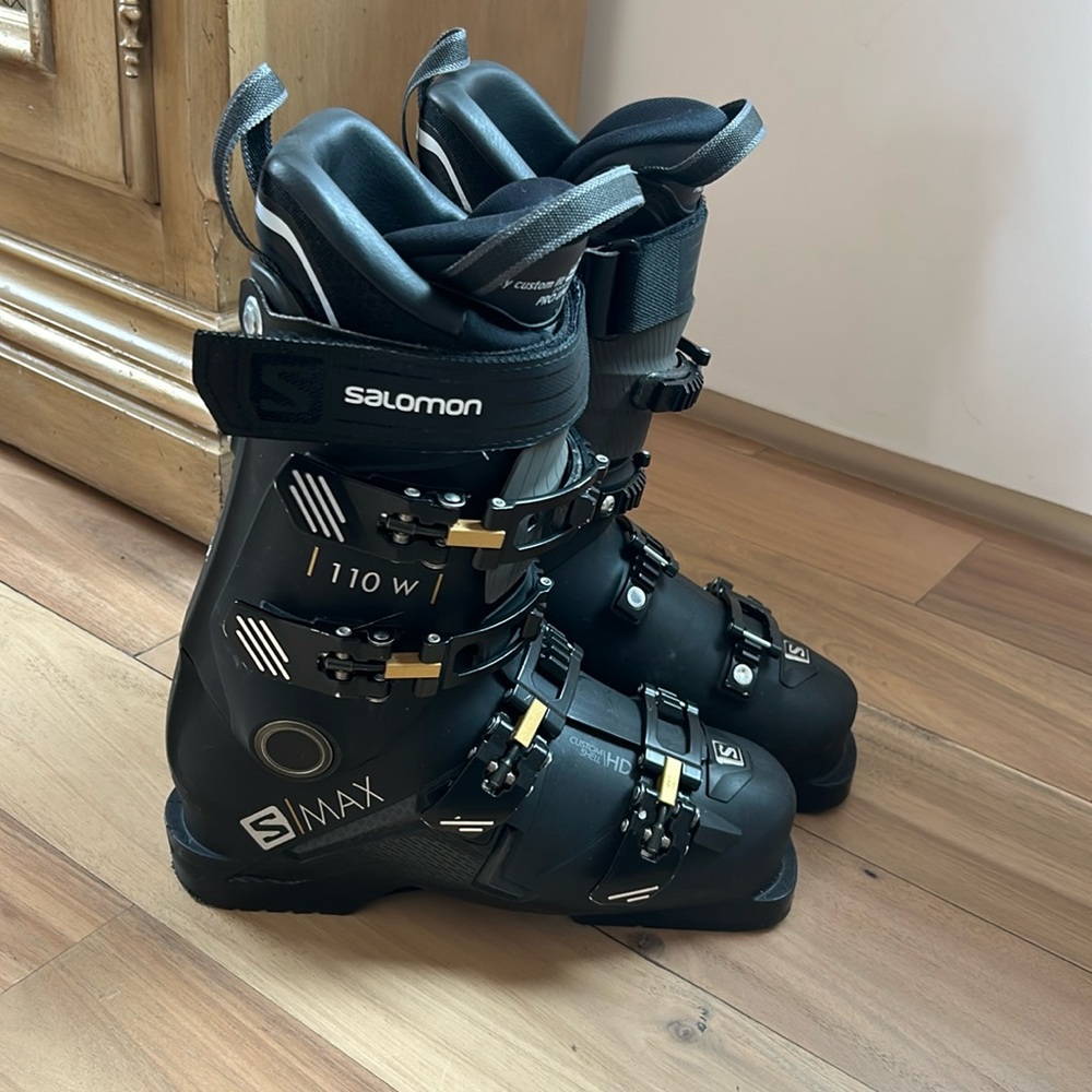 Salomon S MAX Women’s Ski Boots 110 W / 24/24.5 worn for 2 season